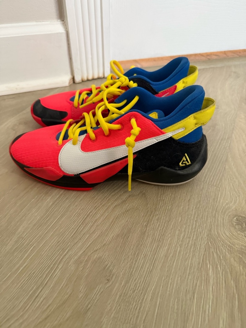 Nike Kids Red/Yellow/Blue Low-Top Sneakers/ women’s 8